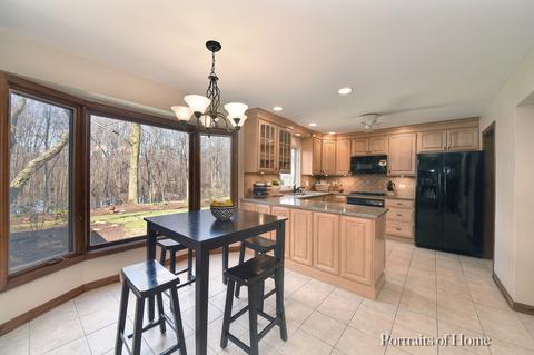 1765 Maple Ln, Wheaton, IL 60187 photo 3
