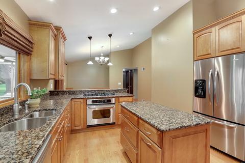 1112 Forest Dr, Elgin, IL 60123 photo 9