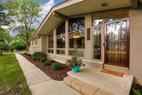 1112 Forest Dr, Elgin, IL 60123 photo 2