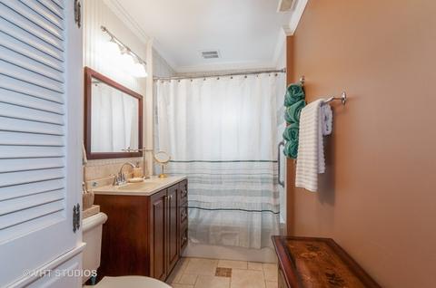 1033 Golf Ln, Wheaton, IL 60189 photo 13