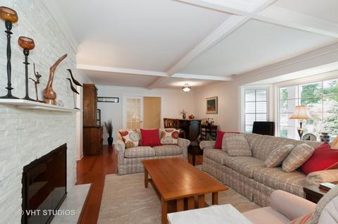 1033 Golf Ln, Wheaton, IL 60189 photo 2