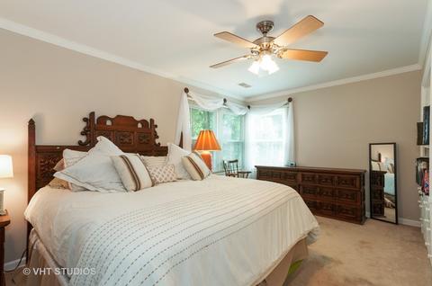 1033 Golf Ln, Wheaton, IL 60189 photo 14