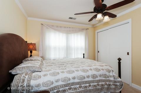 1033 Golf Ln, Wheaton, IL 60189 photo 12