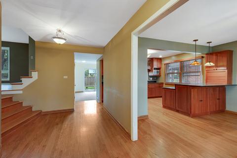 267 Bennett Ln, Des Plaines, IL 60016 photo 5