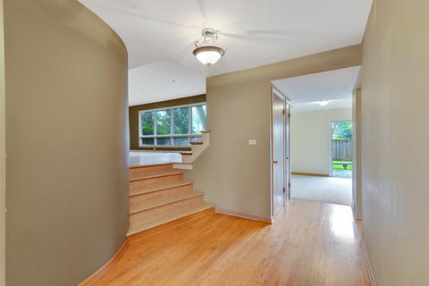 267 Bennett Ln, Des Plaines, IL 60016 photo 3