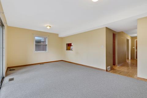 267 Bennett Ln, Des Plaines, IL 60016 photo 15