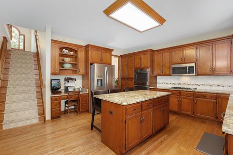 130 N Beverly St, Wheaton, IL 60187 photo 7