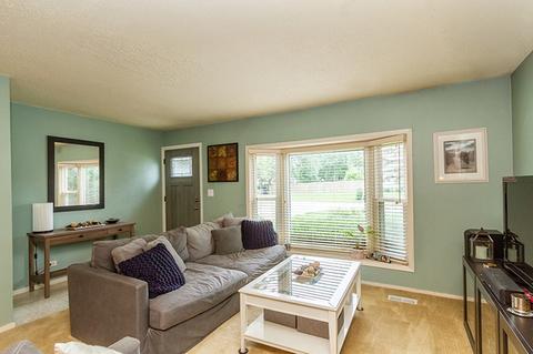 1024 Congress Dr, Bartlett, IL 60103 photo 3