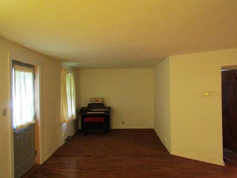 114 N Commerce St, Seneca, IL 61360 photo 9