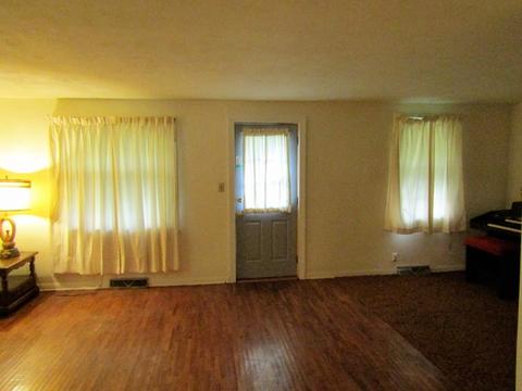 114 N Commerce St, Seneca, IL 61360 photo 7