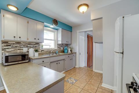 8426 Rutherford Ave, Burbank, IL 60459 photo 9