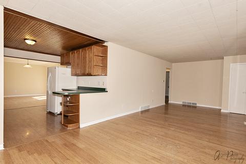 911 W Broadway St, Mchenry, IL 60051 photo 4