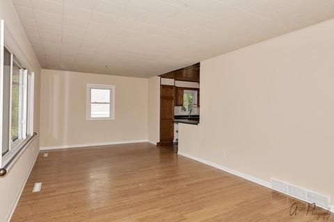 911 W Broadway St, Mchenry, IL 60051 photo 5