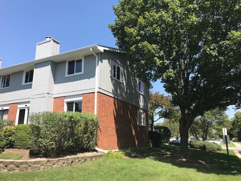 1196 Briarcliffe Blvd, Wheaton, IL 60189 photo 2