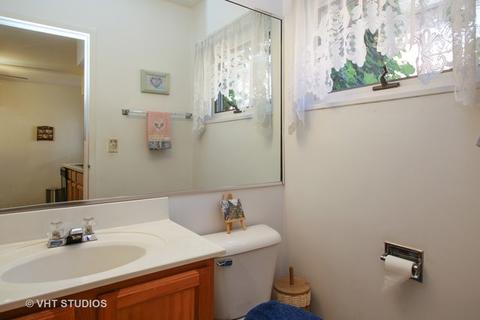 614 E Shabonee Trl, Mount Prospect, IL 60056 photo 10