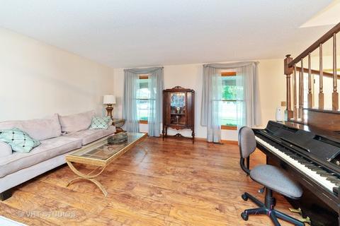 989 Confederation Dr, Bartlett, IL 60103 photo 4