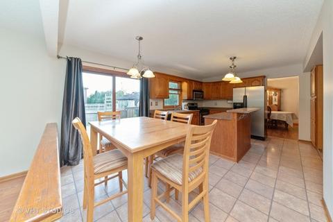 989 Confederation Dr, Bartlett, IL 60103 photo 7