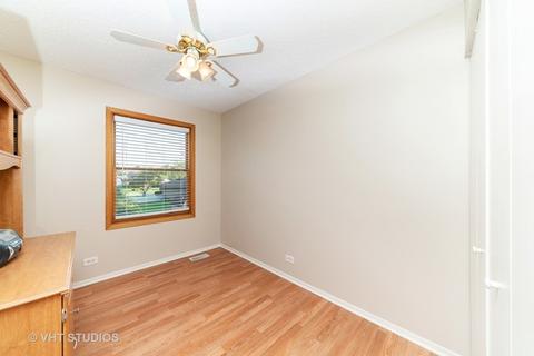 989 Confederation Dr, Bartlett, IL 60103 photo 14