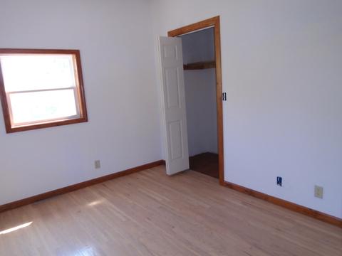 325 Maple St, Oglesby, IL 61348 photo 4
