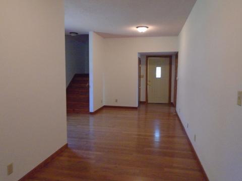 325 Maple St, Oglesby, IL 61348 photo 3