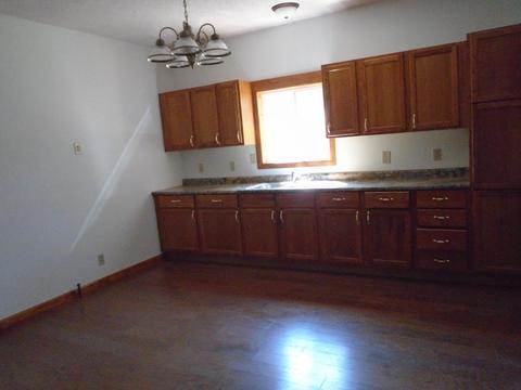325 Maple St, Oglesby, IL 61348 photo 2