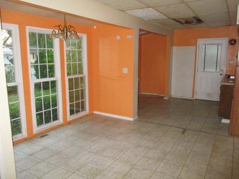 908 Robert St, Aurora, IL 60506 photo 2
