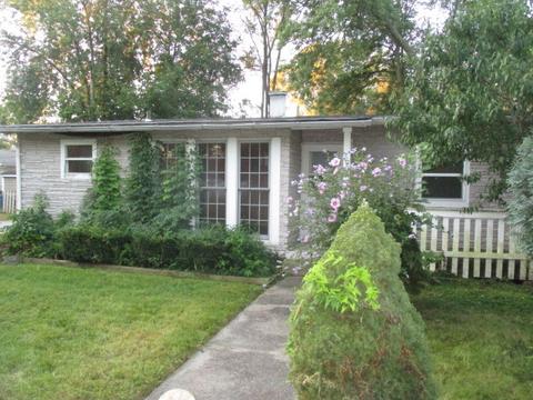 908 Robert St, Aurora, IL 60506 photo 1