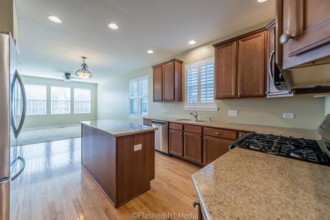 3883 Kingsmill Dr, Elgin, IL 60124 photo 13