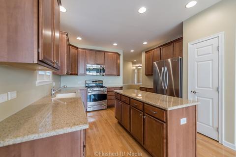 3883 Kingsmill Dr, Elgin, IL 60124 photo 12