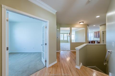 3883 Kingsmill Dr, Elgin, IL 60124 photo 4