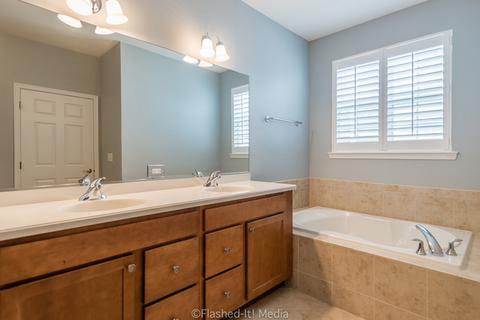 3883 Kingsmill Dr, Elgin, IL 60124 photo 25