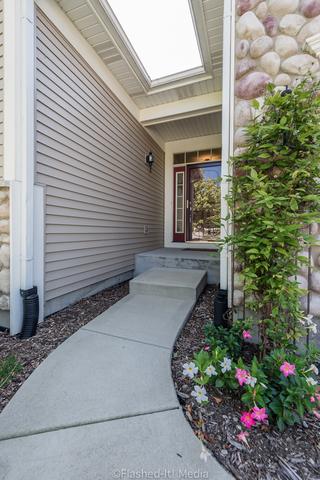 3883 Kingsmill Dr, Elgin, IL 60124 photo 2