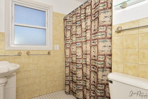 1408 Hickory St, Holiday Hills, IL 60051 photo 8