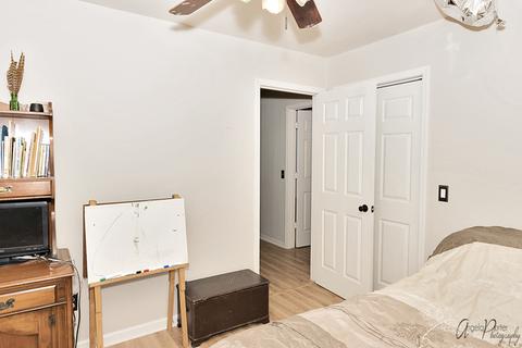 1408 Hickory St, Holiday Hills, IL 60051 photo 9