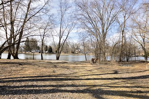 1408 Hickory St, Holiday Hills, IL 60051 photo 4