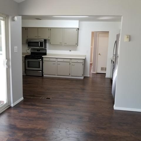 2045 Shepard Rd, Hoffman Estates, IL 60169 photo 4