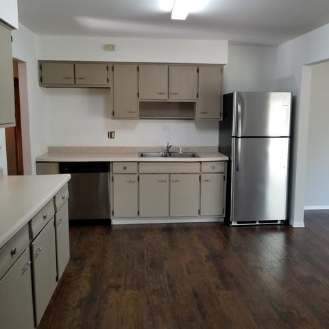 2045 Shepard Rd, Hoffman Estates, IL 60169 photo 3