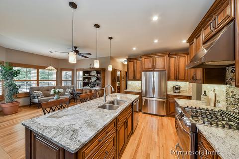 39 W221 E Mallory Dr, Geneva, IL 60134 photo 2