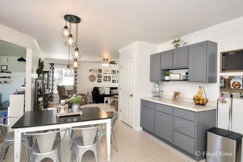 300 Highbridge Trl, Mchenry, IL 60050 photo 4