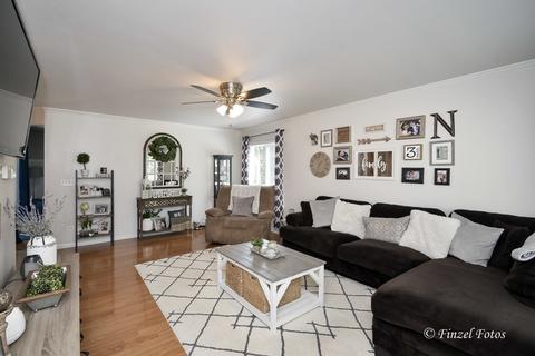 300 Highbridge Trl, Mchenry, IL 60050 photo 2