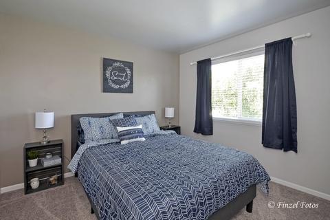 300 Highbridge Trl, Mchenry, IL 60050 photo 11