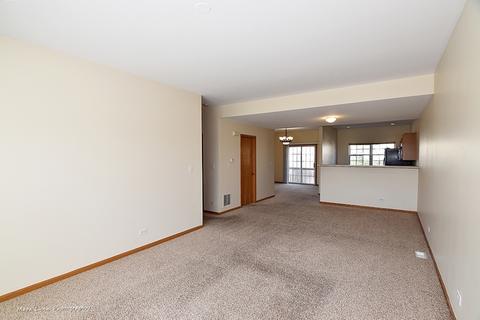 675 E Willow St, Elburn, IL 60119 photo 7