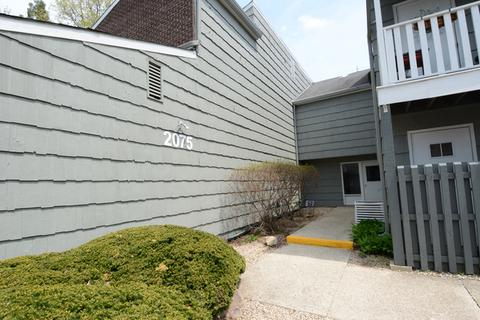 2075 Creekside Dr #2-2, Wheaton, IL 60187 photo 1