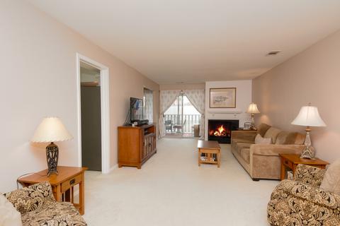 2075 Creekside Dr #2-2, Wheaton, IL 60187 photo 3