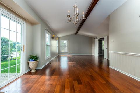 1005 Pear Tree Ln, Wheeling, IL 60090 photo 9