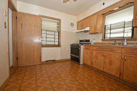 10055 S Forest Ave, Chicago, IL 60628 photo 13