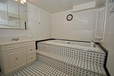 10055 S Forest Ave, Chicago, IL 60628 photo 14
