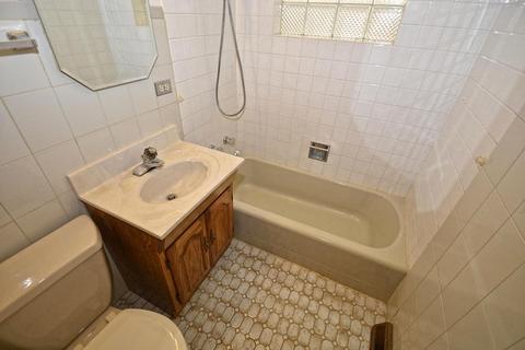 10055 S Forest Ave, Chicago, IL 60628 photo 8