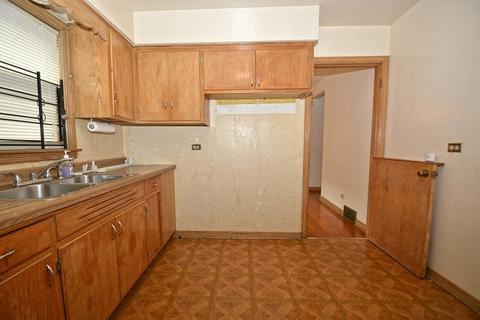 10055 S Forest Ave, Chicago, IL 60628 photo 12