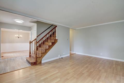 2095 Danbury Pl, Hoffman Estates, IL 60169 photo 2
